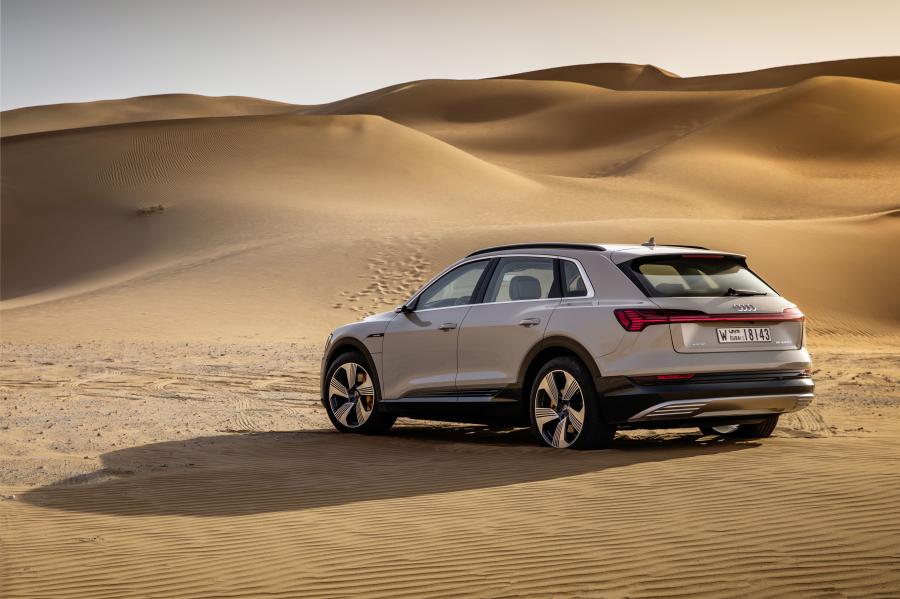  Audi e-tron 55 Quattro 2019 года  (WW) (фото 313 из 452)